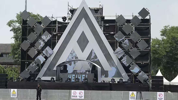 P4.81創(chuàng)意戶外LED顯示屏，成都草莓節(jié)，中國